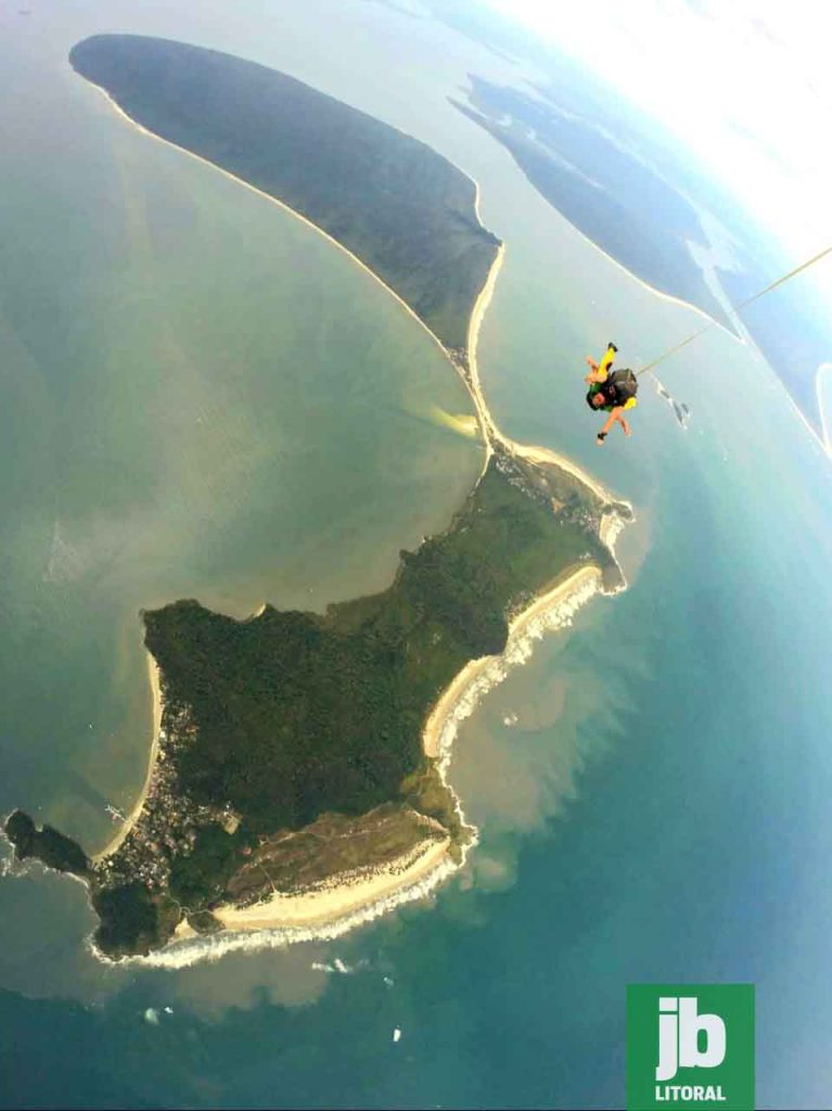 Ao longo dos 13 anos atuando em Paranaguá, a Salto Duplo Curitiba já realizou mais de 20 mil saltos na cidade. Foto: Divulgação/Salto Duplo Curitiba