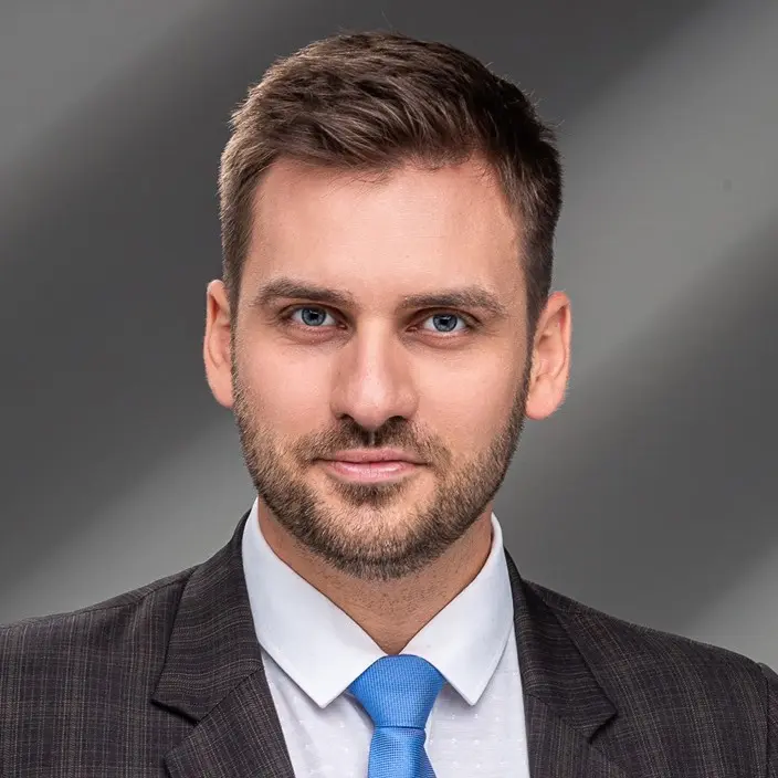 Douglas Santucci, jornalista e diretor de Programação do Grupo Bandeirantes, será o mediador dos debates eleitorais no Litoral. Foto: Reprodução Facebook
