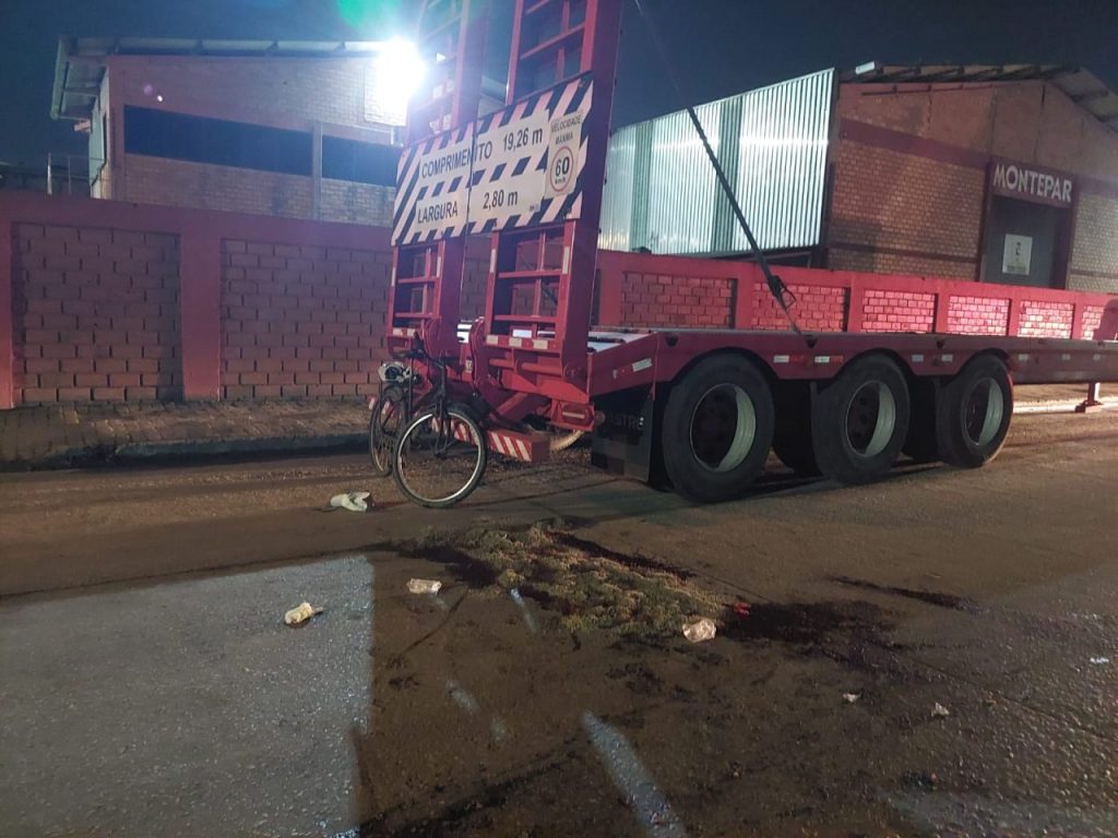 Acidente – Ciclista atingindoi por caminhão