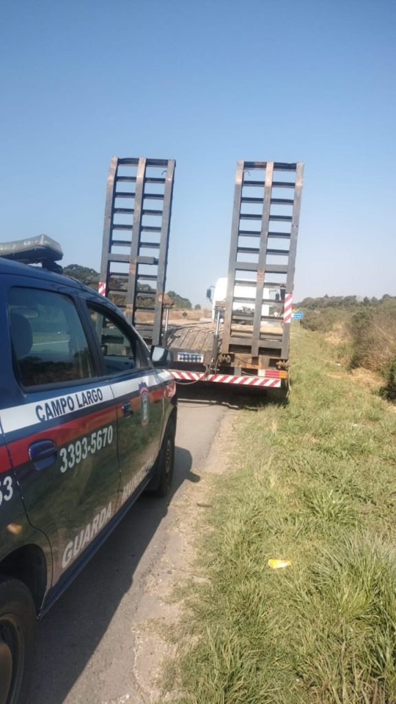 Carreta apreendia pela GCM em Paranaguá 2 – veículo abordado em Campo Largo