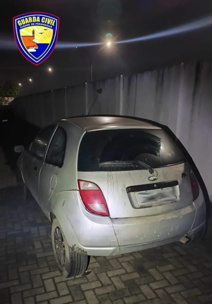 Carro recuperado pela GCM em Paranaguá