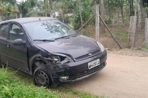 Carro recuperado pela PM em Paranaguá 1