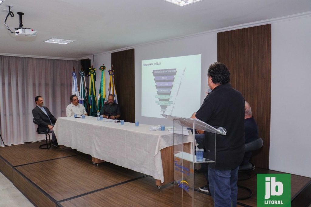 Paraná firma compromisso com “Rede Oceano Limpo” durante evento realizado em Paranaguá