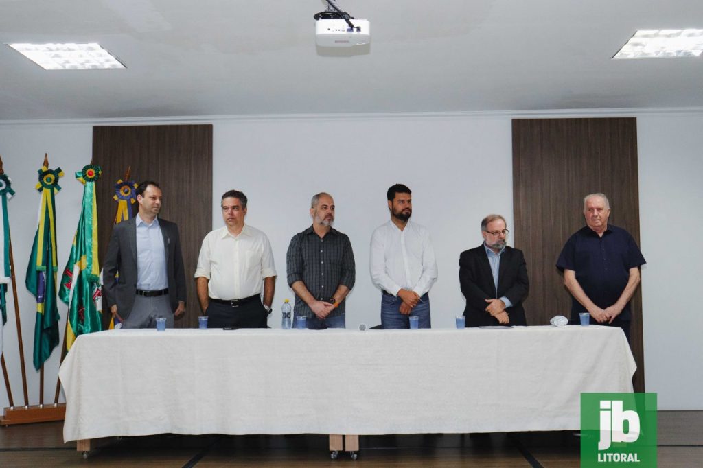 Paraná firma compromisso com “Rede Oceano Limpo” durante evento realizado em Paranaguá