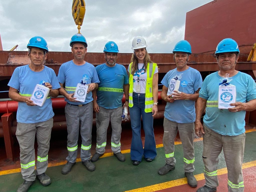 Em comemoração ao Dia do TPA, o OGMO entregou presentes aos trabalhadores. Foto: Divulgação