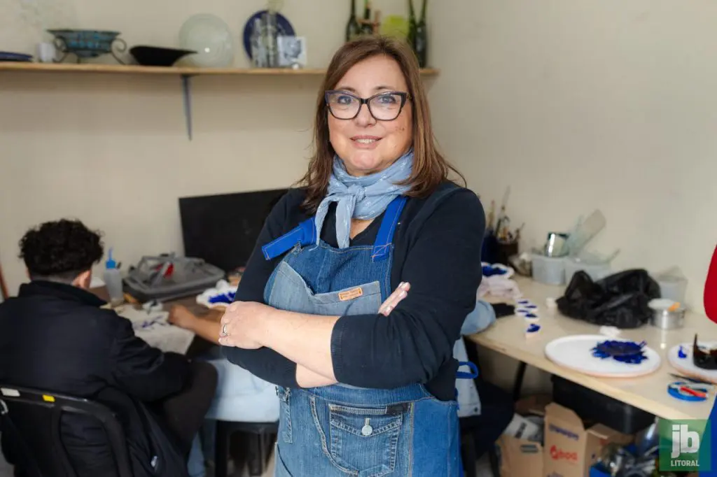 Désirée Sessegolo, uma das maiores referências da arte em vidro no Brasil, é a idealizadora do projeto