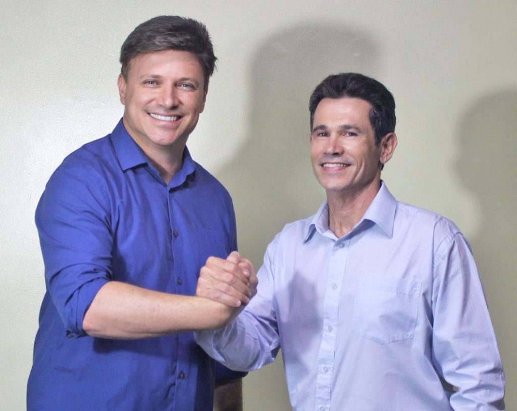 Além de estar no partido do ex-presidente Jair Bolsonaro, Ariel tem um pastor ocupando o cargo de vice em sua chapa.