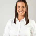 Fernanda Monteiro é a candidata do governador Ratinho Junior (PSD) e do prefeito Roberto Justus (União Brasil) ao comando de Guaratuba.