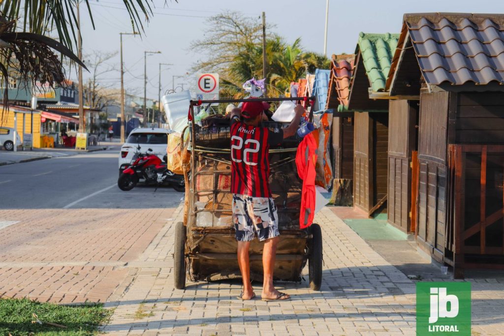 Moradores de rua, Pontal - assistencia social - carrinheiro