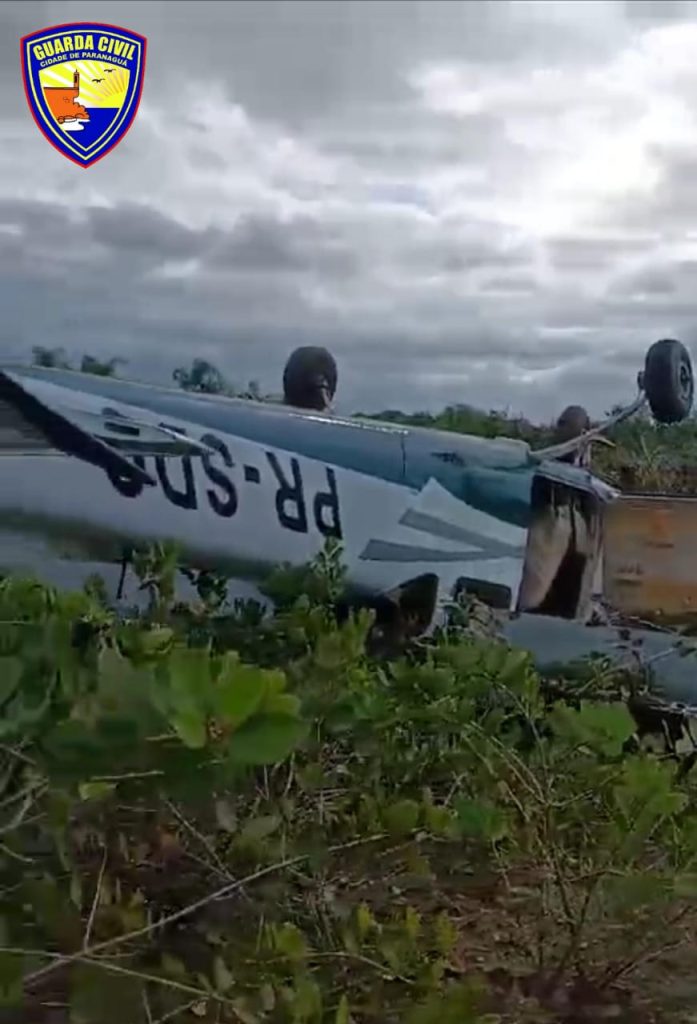 Avião cai na Ilha dos Valadares 1