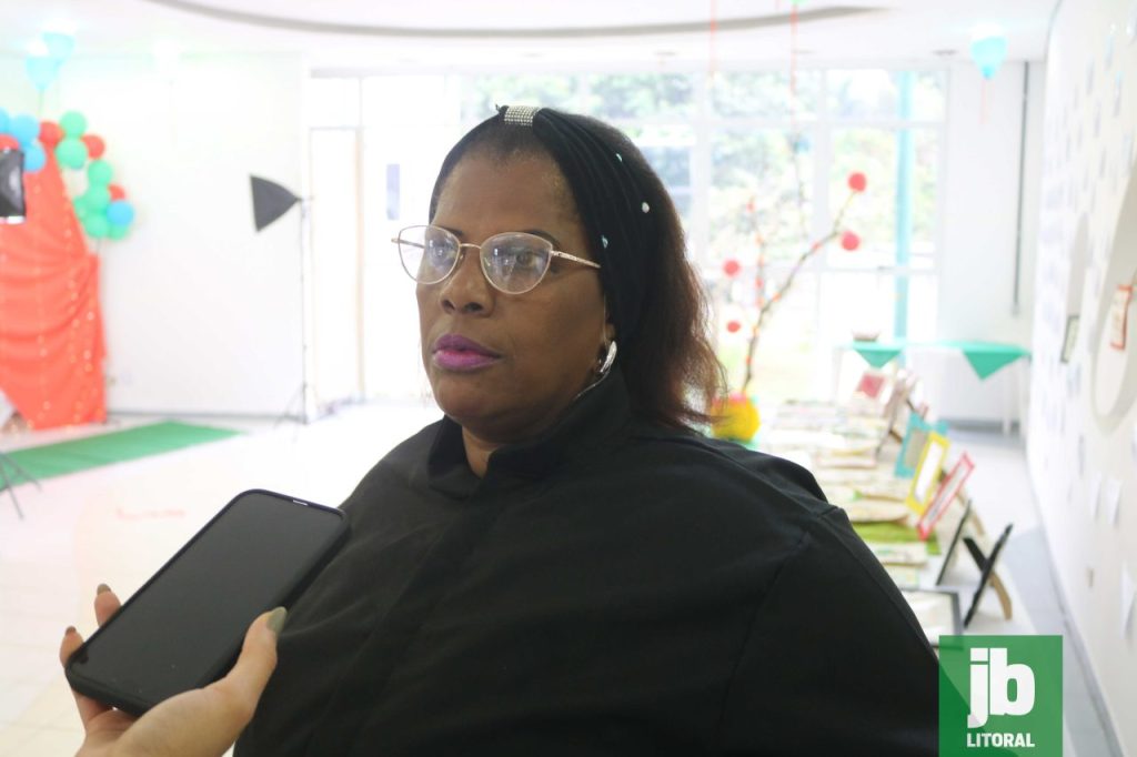 “Essa formatura é um dia muito feliz. Participar foi ótimo. A gente aprende muita coisa. Este é o sétimo curso que faço aqui. Gostei bastante”, conta Maria Cristina dos Santos Saldanha, de 52 anos. Foto: Maickon Chemure/JB Litoral