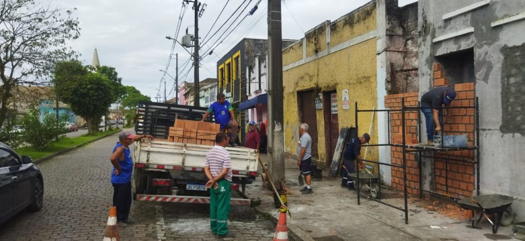 Prefeitura de Paranaguá interdita pensão utilizada por usuários de drogas