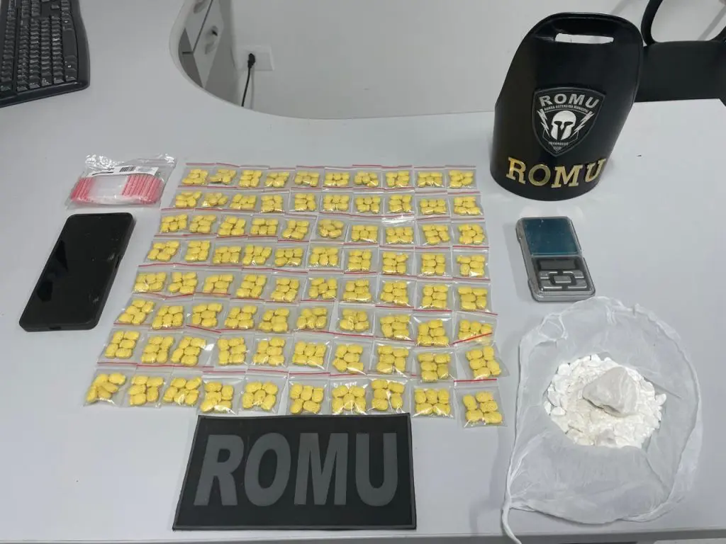 Apŕeensão de 400 comprimidos de ecstasy pela Romu em Paranaguá