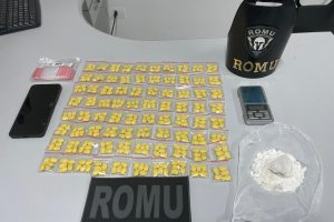 Apŕeensão de 400 comprimidos de ecstasy pela Romu em Paranaguá