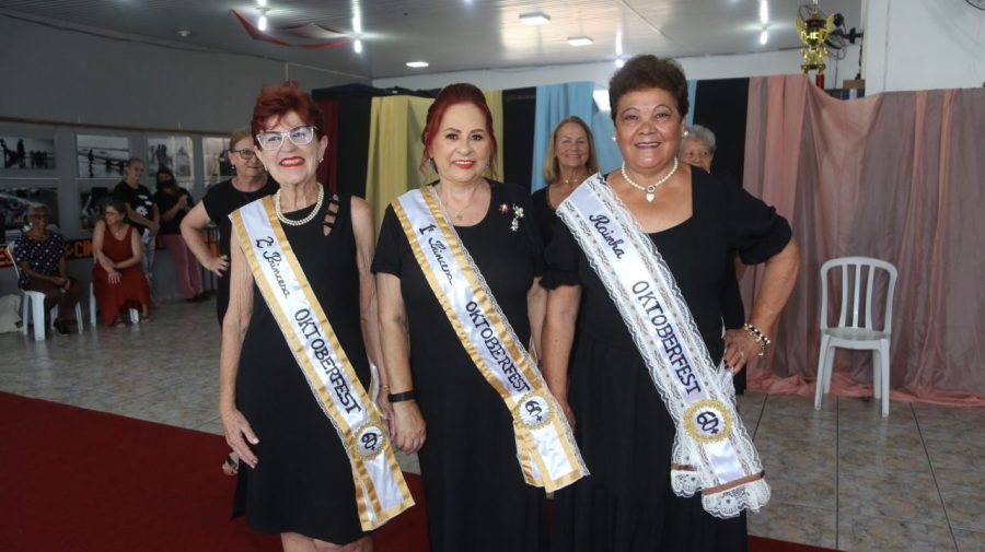 Maria Joaquina Vicentini, Mercia Sueli Mercer e Neusa Maria Vieira Silva foram escolhidas como a Realeza da Oktoberfest 60+ de Matinhos. Foto: Prefeitura de Matinhos