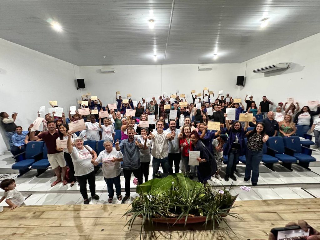 No total, 132 certificados foram entregues durante solenidade no Mini Auditório Primavera. Foto: Prefeitura de Pontal do Paraná