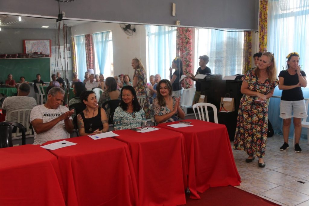 O concurso aconteceu na última terça-feira (29), durante aula do projeto Vem Dançar 60+. Foto: Prefeitura de Matinhos