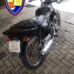 Moto com placa adulterada