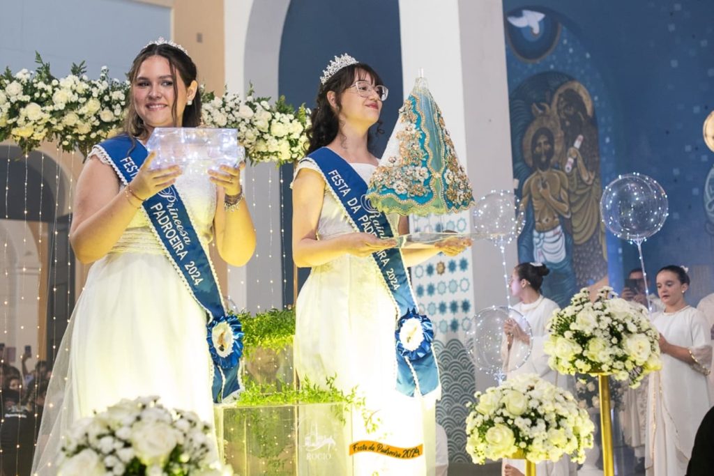 Nossa Senhora do Rocio recebe manto de Cristal Swarovski de 1,56 kg – Troca de Manto – Foto Santuario do Rocio – 04-11-2024 (1)