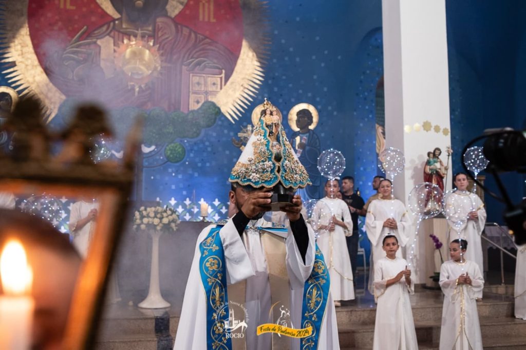 Nossa Senhora do Rocio recebe manto de Cristal Swarovski de 1,56 kg – Troca de Manto – Foto Santuario do Rocio – 04-11-2024 (12)