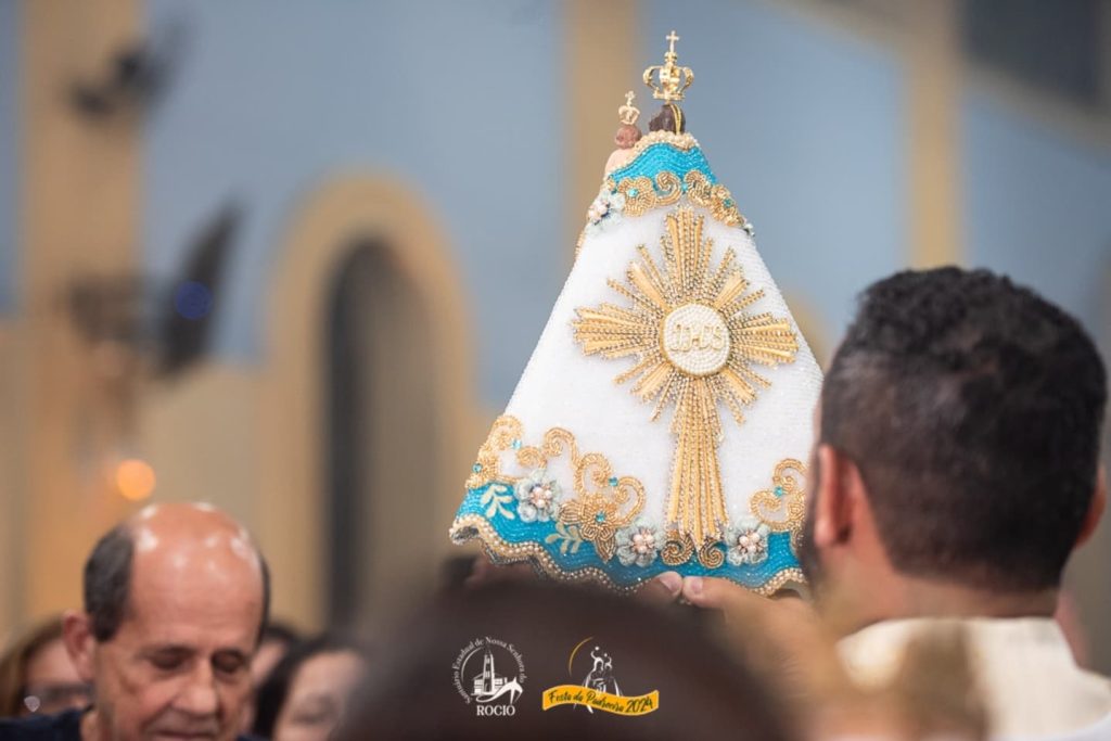 Nossa Senhora do Rocio recebe manto de Cristal Swarovski de 1,56 kg – Troca de Manto – Foto Santuario do Rocio – 04-11-2024 (13)