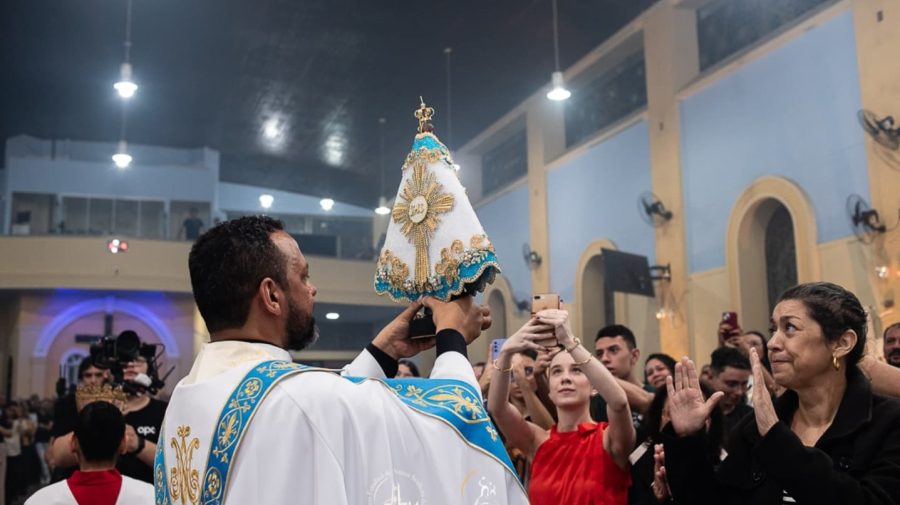 Nossa Senhora do Rocio recebe manto de Cristal Swarovski de 1,56 kg – Troca de Manto – Foto Santuario do Rocio – 04-11-2024 (14)