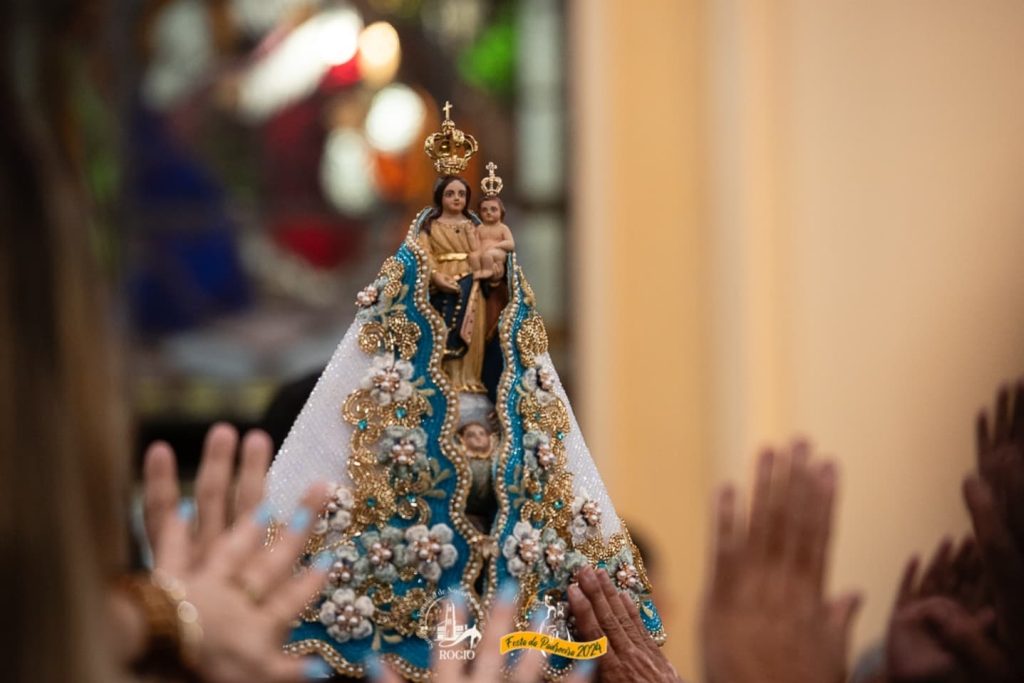 Nossa Senhora do Rocio recebe manto de Cristal Swarovski de 1,56 kg – Troca de Manto – Foto Santuario do Rocio – 04-11-2024 (3)