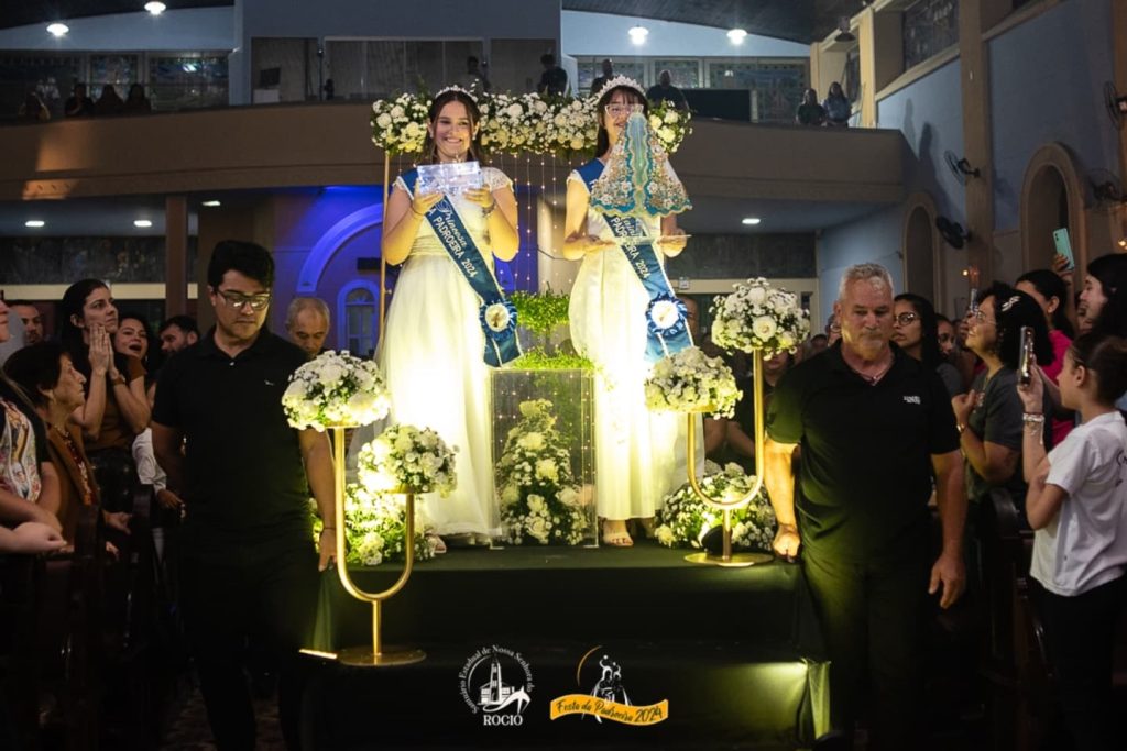 Nossa Senhora do Rocio recebe manto de Cristal Swarovski de 1,56 kg – Troca de Manto – Foto Santuario do Rocio – 04-11-2024 (9)