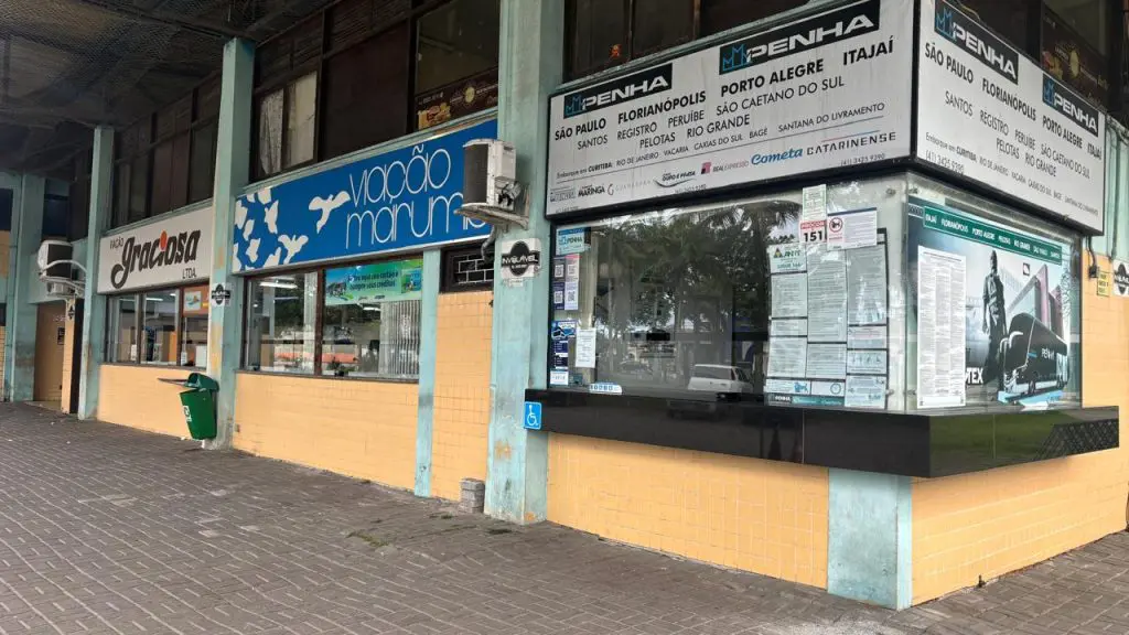 Passageiros e funcionários reclamam de banheiros em estado precário na rodoviária de Paranaguá (5)