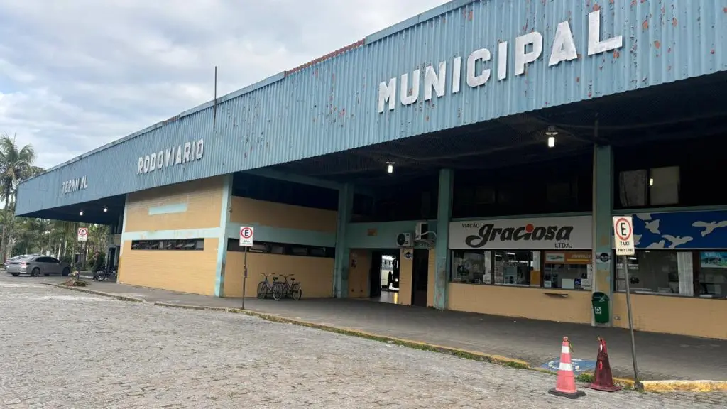 Passageiros e funcionários reclamam de banheiros em estado precário na rodoviária de Paranaguá (8)