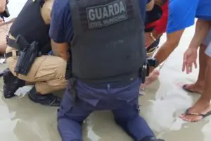 Resgate vítima de queda na Ilha do Mel 3
