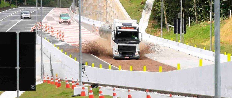 Desde a inauguração, mais de mil vidas foram salvas pelas áreas de escape na BR-376. Foto: Crédito: Divulgação/Arteris Litoral Sul