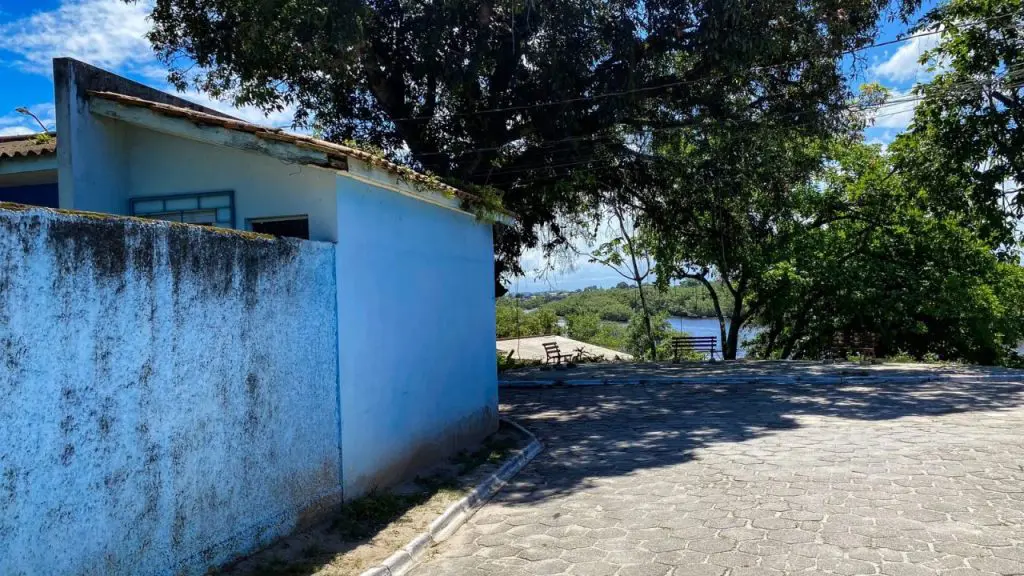 Aluno de 5 anos saiu sem ser notado na Ilha dos Valadares, levantando alerta sobre a segurança escolar.