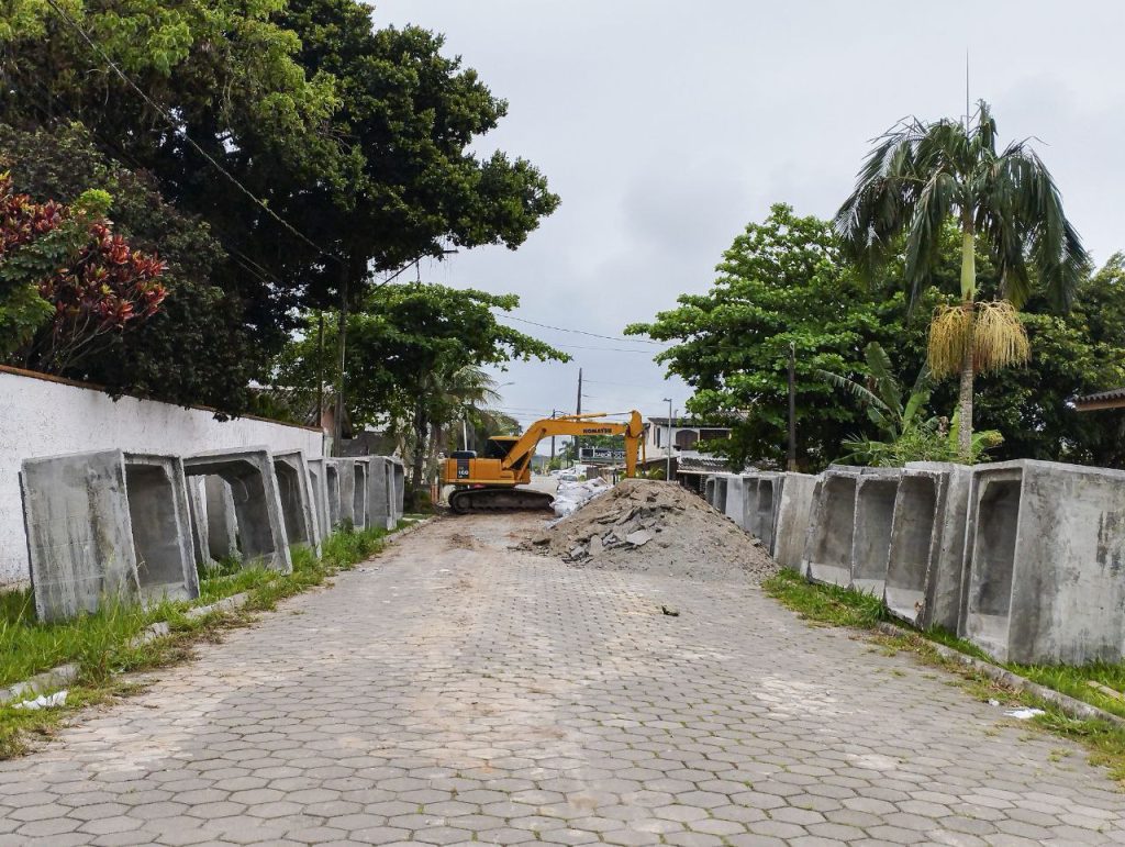 Obras de drenagem começaram na semana passada e vão substituir galerias por novas, com o dobro da capacidade de escoar a água da chuva. Foto: Prefeitura de Pontal do Paraná.