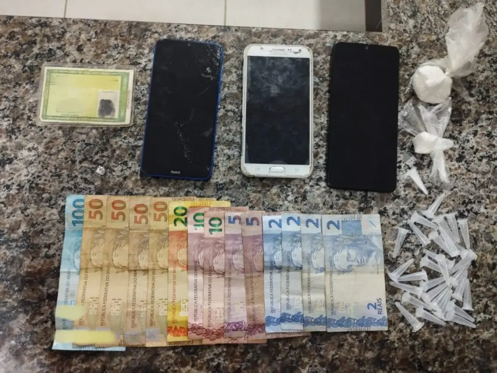 Apreensão de dinheiro e drogas em Morretes