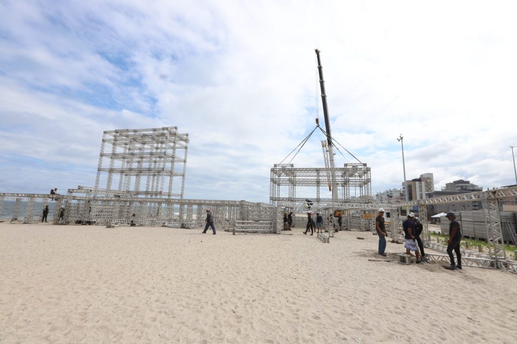 Estrutura dos shows sendo montando – Foto- Geraldo Bubniak-AEN (5)