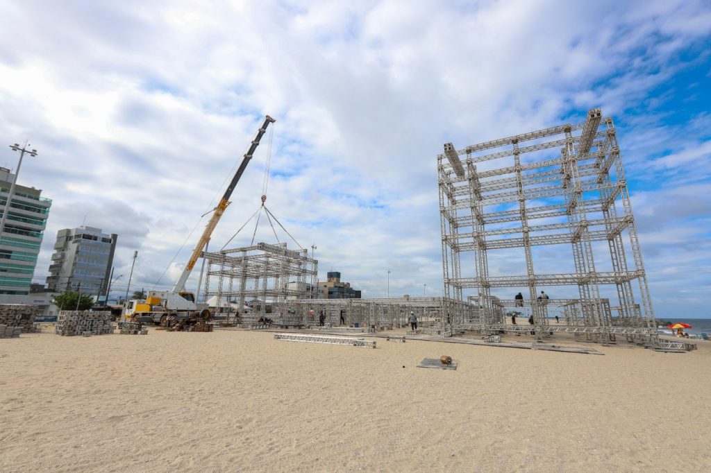 Estrutura dos shows sendo montando – Foto- Geraldo Bubniak-AEN (9)