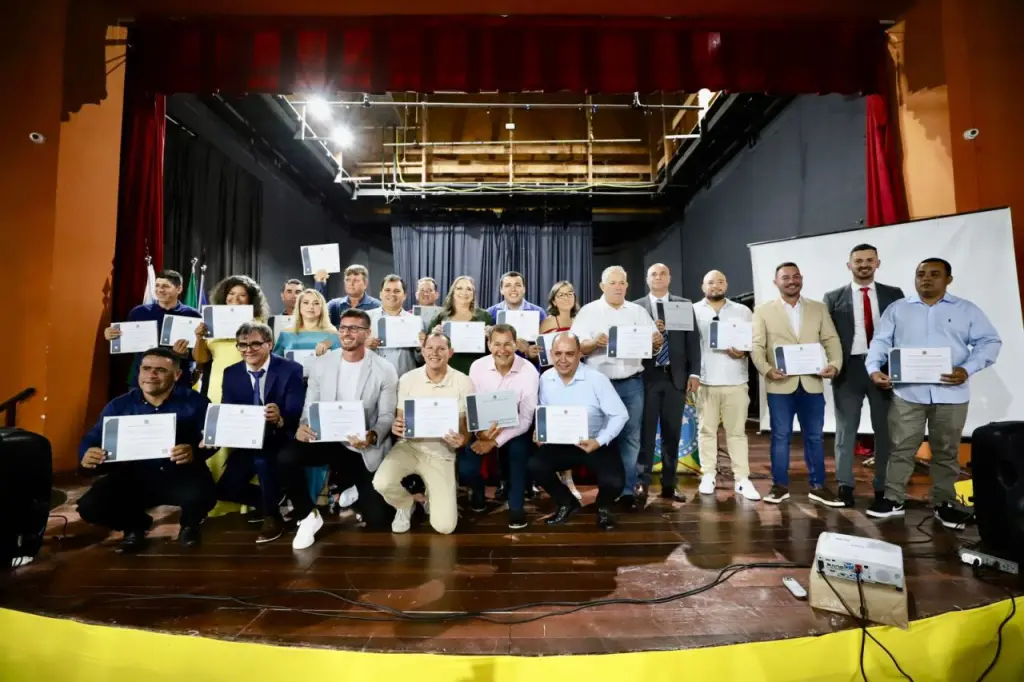 Em cerimônia unificada, foram diplomados os prefeitos e vice eleitos de Antonina e Guaraqueçaba, e os 20 eleitos para o cargo de vereador, 11 de Antonina e 9 de Guaraqueçaba. Foto: João Crisanto