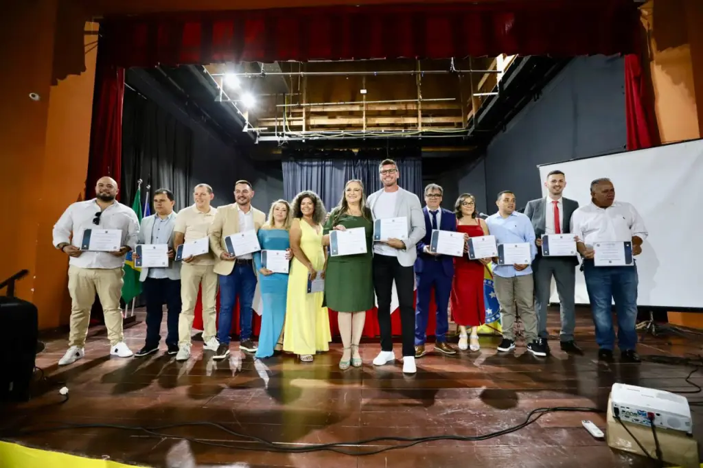 Em Antonina, estão aptos para a posse a prefeita Rozane Osaki; o vice-prefeito professor Diogo Machado e os 11 eleitos para o cargo de vereador. Foto: João Crisanto