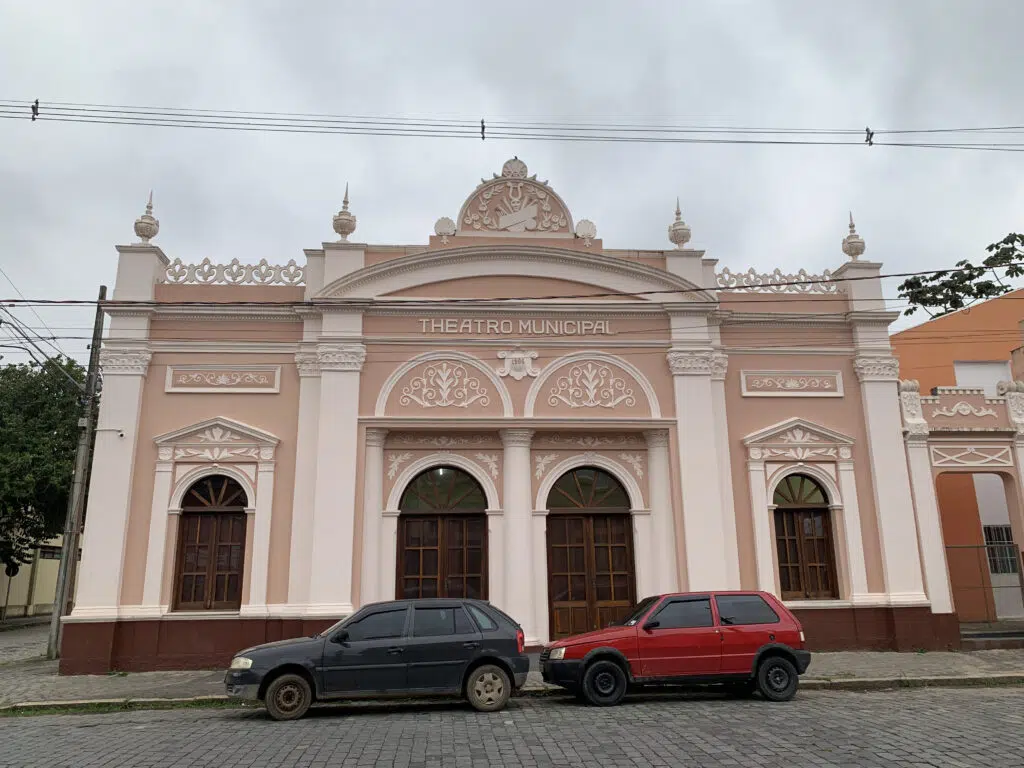 E a diplomação dos vereadores, prefeitos e vices de Antonina e Guaraqueçaba será realizada no Theatro Municipal de Antonina, na sexta-feira (13). Foto: Divulgação
