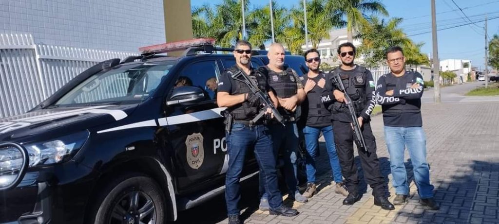 Marcos Machado se destacou na área de segurança pública com operações históricas em Paranaguá, como a Operação Tellure, que desarticulou grandes esquemas de tráfico de drogas no litoral.