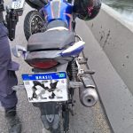 Moto furtada recuperada com menor em Paranaguá