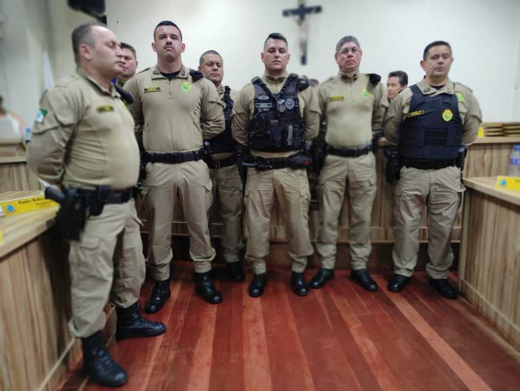 Policiais mlittares homenagejados em Antonina 1
