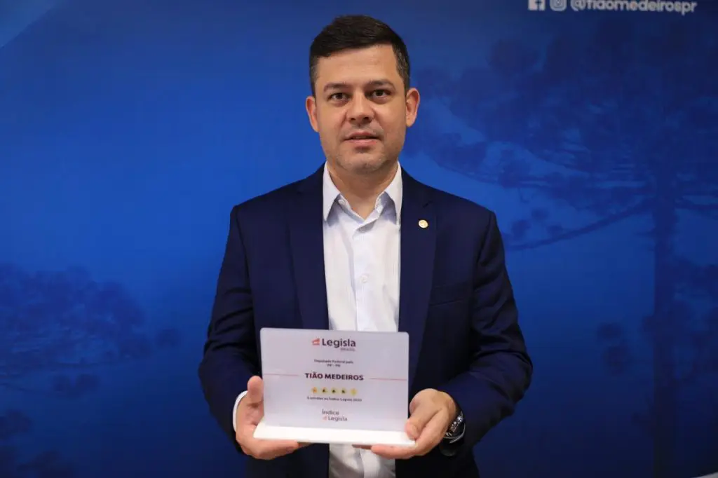 Tião Medeiros, único deputado paranaense com nota máxima no Índice Legisla Brasil, comemora a conquista nacional. Foto: Divulgação