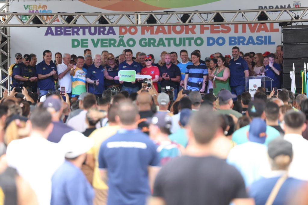 Abertura do Verão Maior Paraná 2024/2025 ocorreu no sábado (21), em Pontal do Paraná, com a presença do governador e autoridades locais.