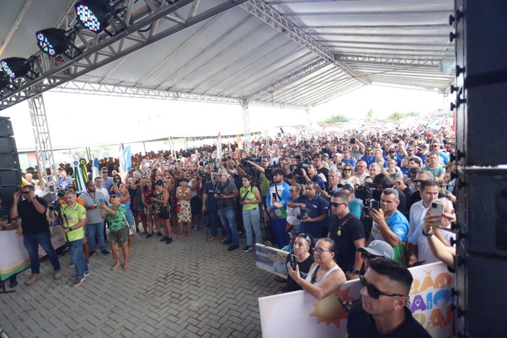 Abertura oficial aconteceu neste sábado (21), em Pontal do Paraná. O evento contou com a entrega de 133 viaturas e equipamentos para as forças de segurança, além de investimentos para saúde e ciência. Foto: Jonathan Campos/AEN