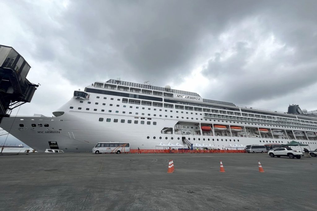 Assim como na temporada passada, Paranaguá receberá oito navios de cruzeiros. Número é menor do que o esperado pelo governo. Foto: Matheus Oliveira/Agência MB