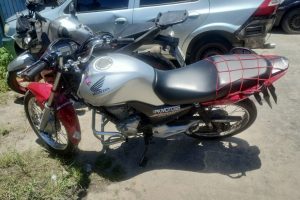 Motocicleta sem retrovisores apreendidas pela GCM em Paranaguá