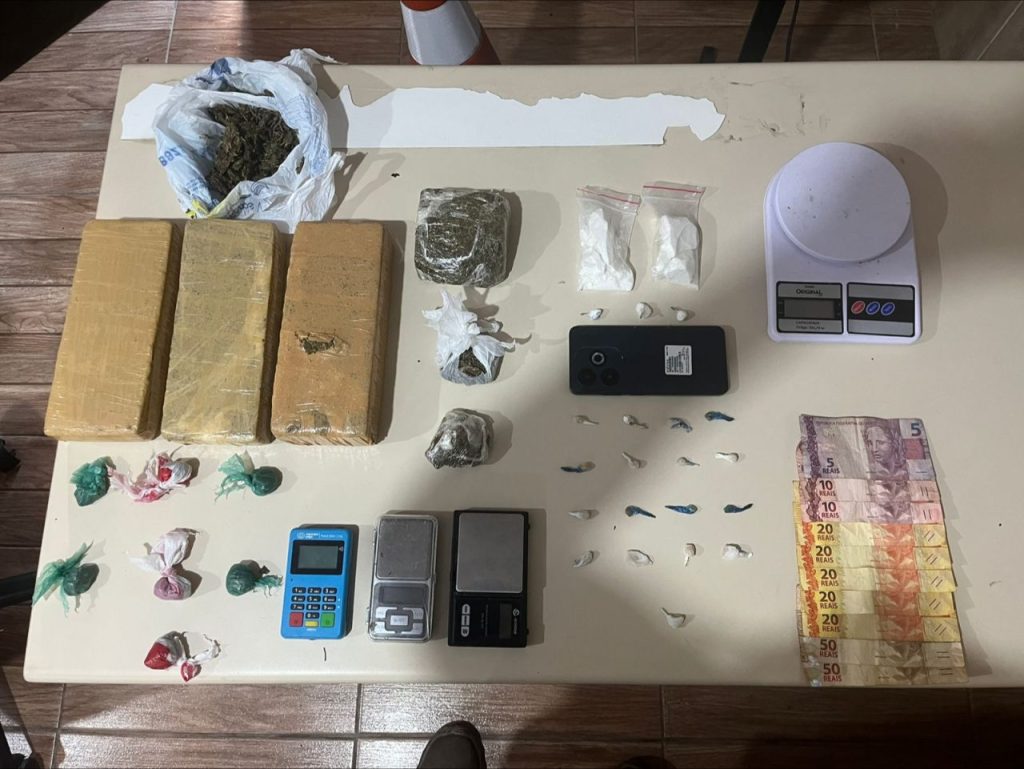Operação da PM em Pontal do Paraná prende dupla por tráfico de drogas
