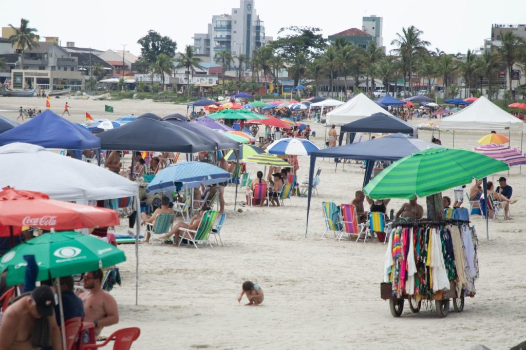 PRAIA E RUAS GUARATUBA FOTO MATHEUS POLI JB LITORAL 2025 (11)
